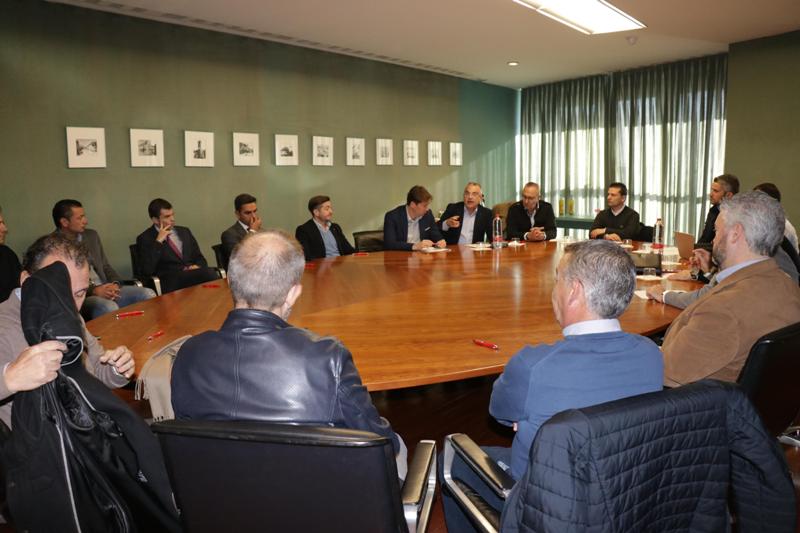El Torrent CF, Ayuntamiento y empresarios locales se reúnen para potenciar la ‘marca Torrent’