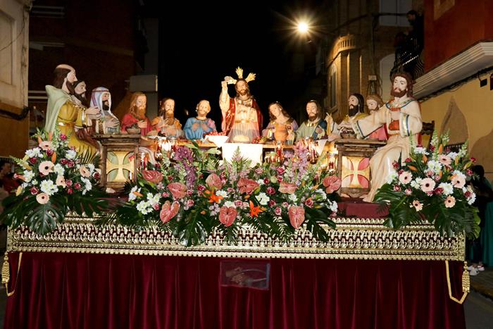 Cristina Peris vive la emotiva procesión de la Santa Cena
