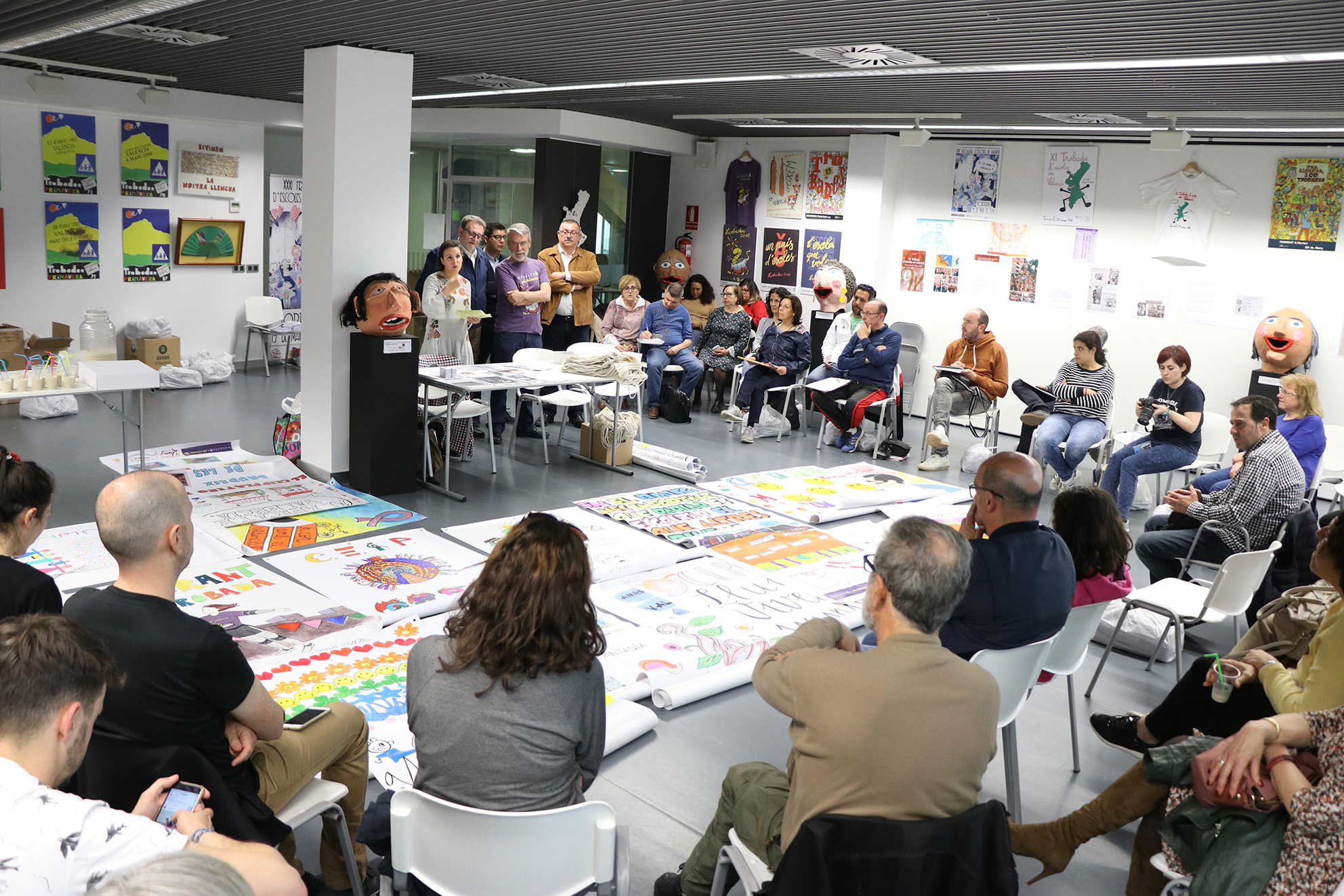 Torrent inaugura l’exposició «Trenta anys de Trobades» Torrent inaugura l’exposició «Trenta anys de Trobades»