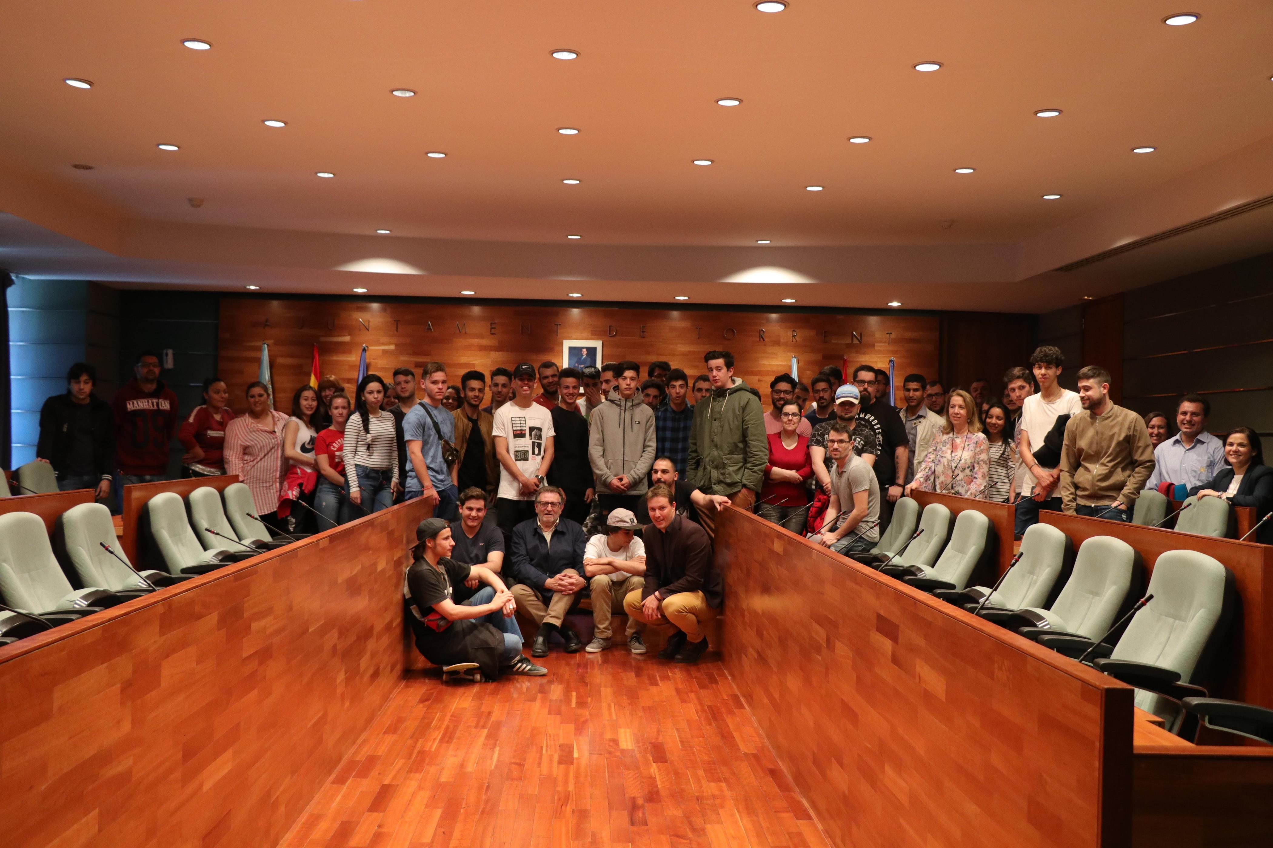 75 joves de Torrent participen en el programa formatiu INICIACTIVA’T