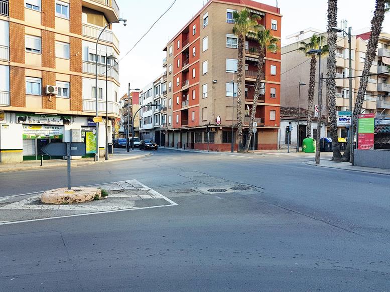 Torrent inicia la reurbanización de Camí Reial y la nueva rotonda de acceso al polígono industrial