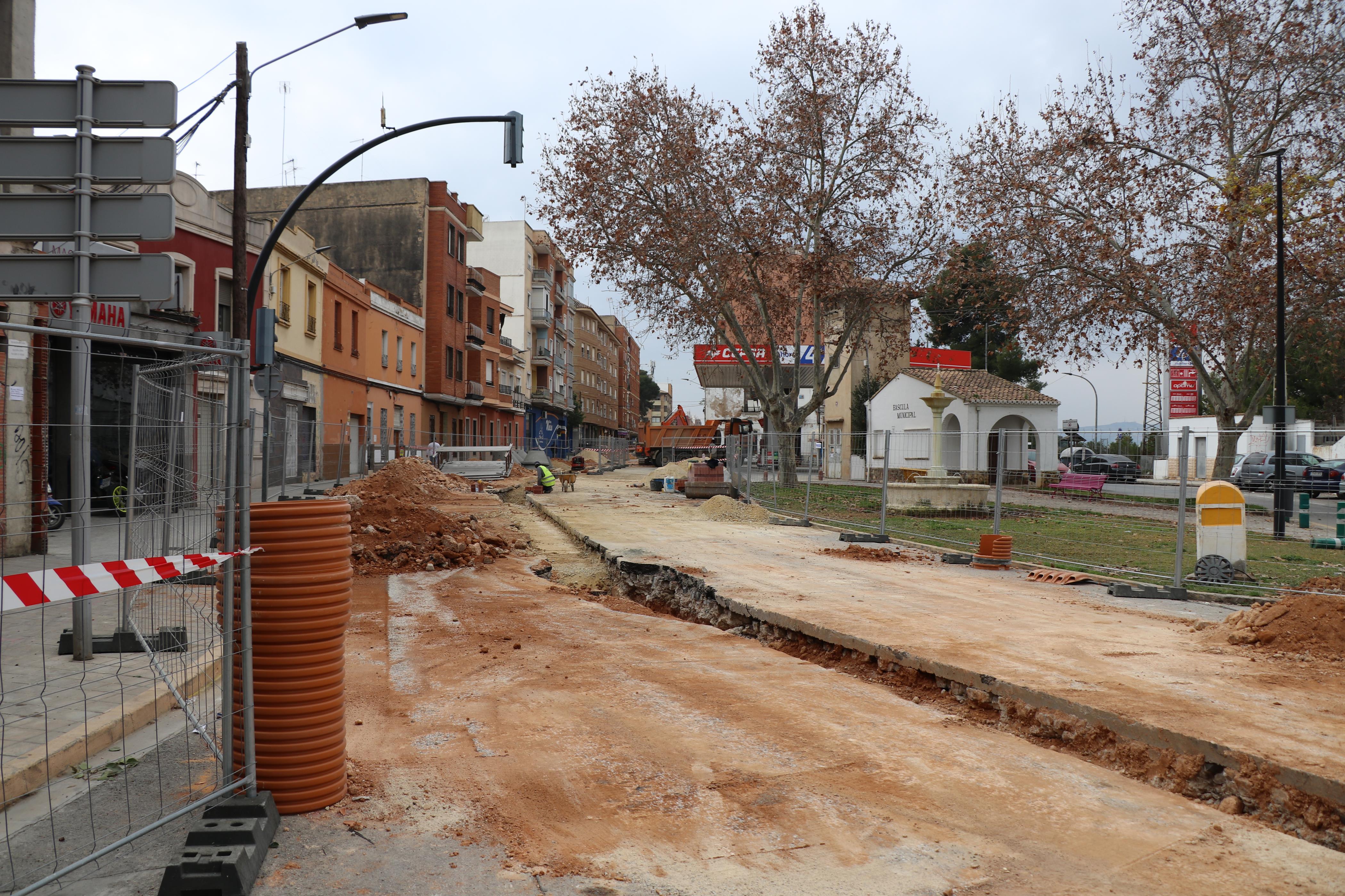 Se ultiman los trabajos de demolición en Camí Reial y la calle Valencia