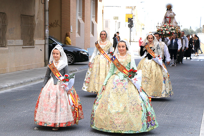 La falla Sants Patrons celebra la festividad de la Virgen de los Desamparados