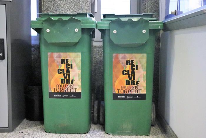 Torrent se suma a la campaña para fomentar el reciclaje de vidrio en Fallas