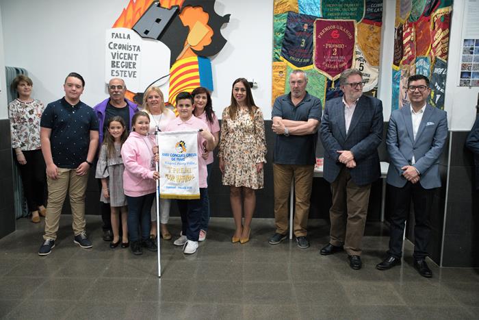 Lope de Rueda i Poble Nou guanyen el primer premi de les creus de maig en la modalitat Manualitats i Flor Natural, respectivament