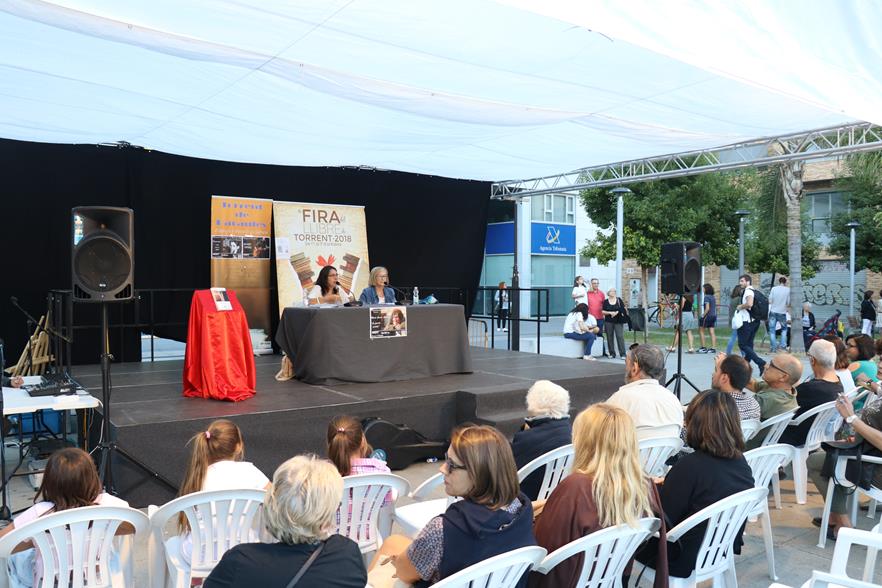 La literatura toma la plaza de la Unión Musical durante una semana con motivo de la 47 Feria del Libro