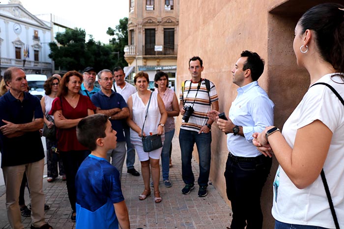 Torrent celebra el Dia Mundial del Turisme amb una visita guiada pels punts més emblemàtics del municipi