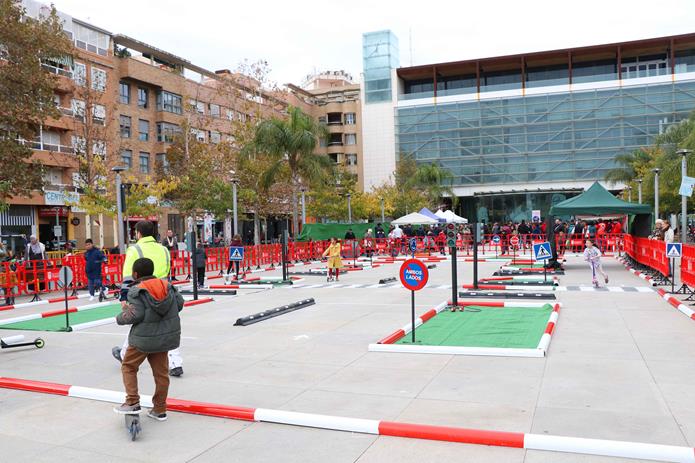 Torrent celebra el dia de la infància amb una festa que posa en valor els drets universals dels xiquets