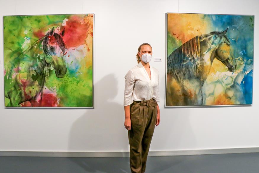 S’inaugura l’exposició de pintura “Tres Cavalls”, de Núria Fernández