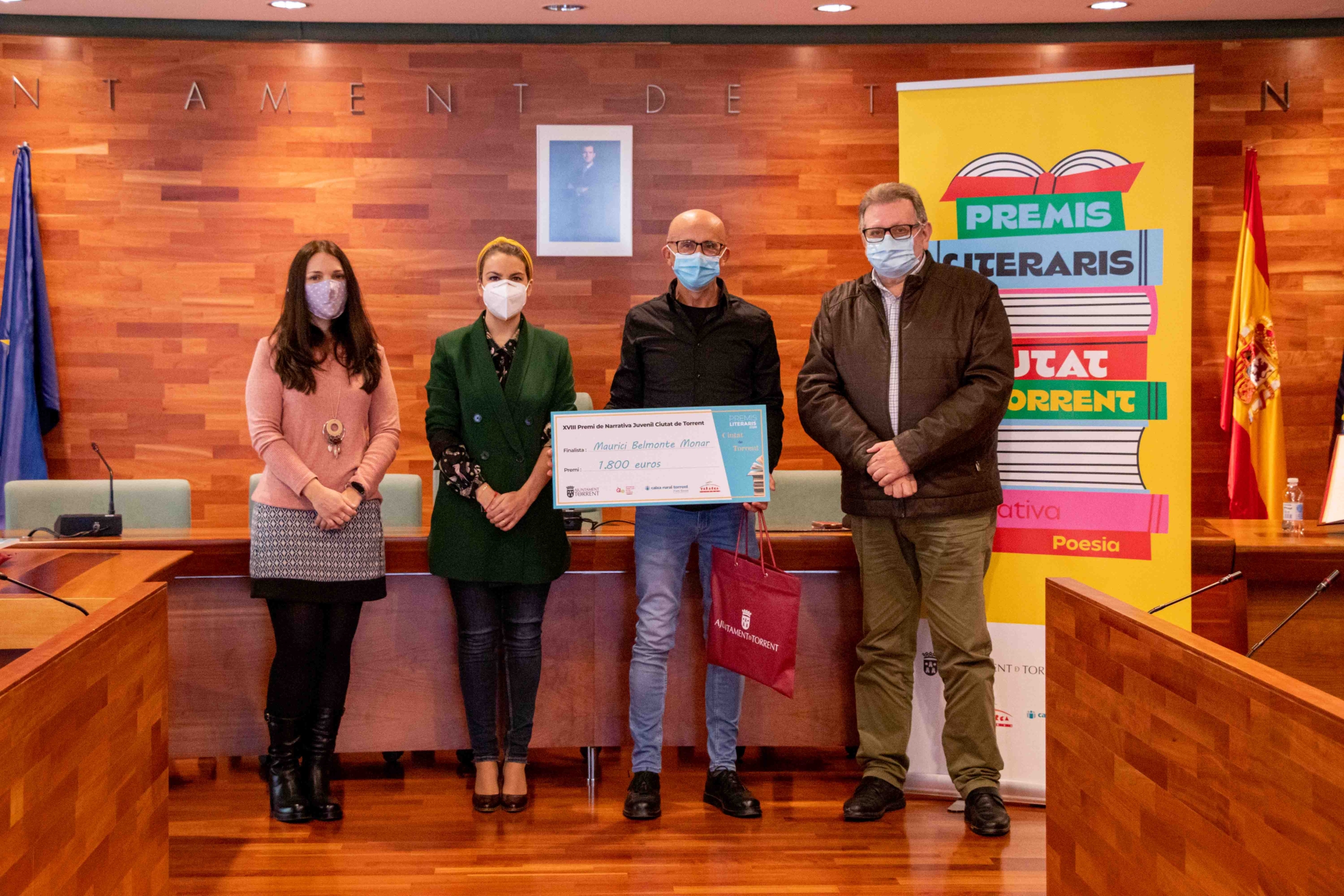 Salvador Lauder e Isabel Garcia, ganadores de los ‘Premis Literaris Ciutat de Torrent’ 