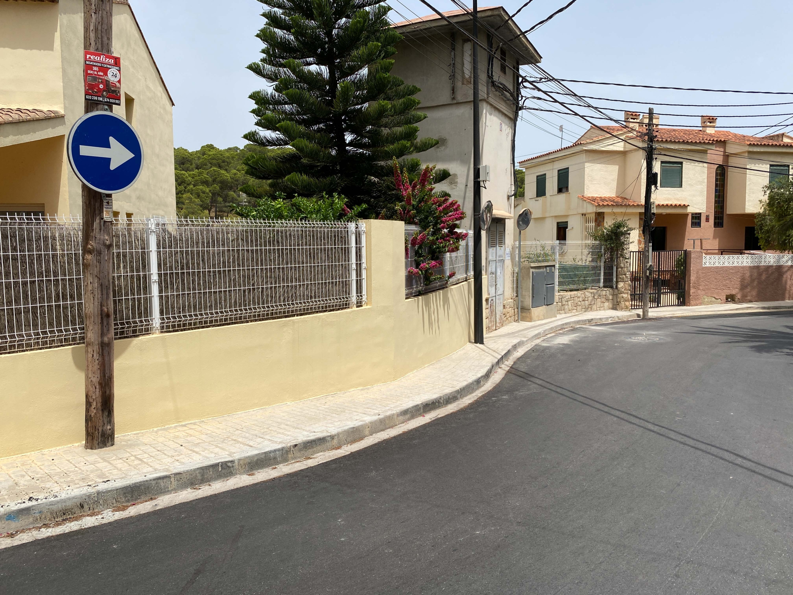El Ayuntamiento mejora el asfaltado de la calle Santa Rosa de Lima