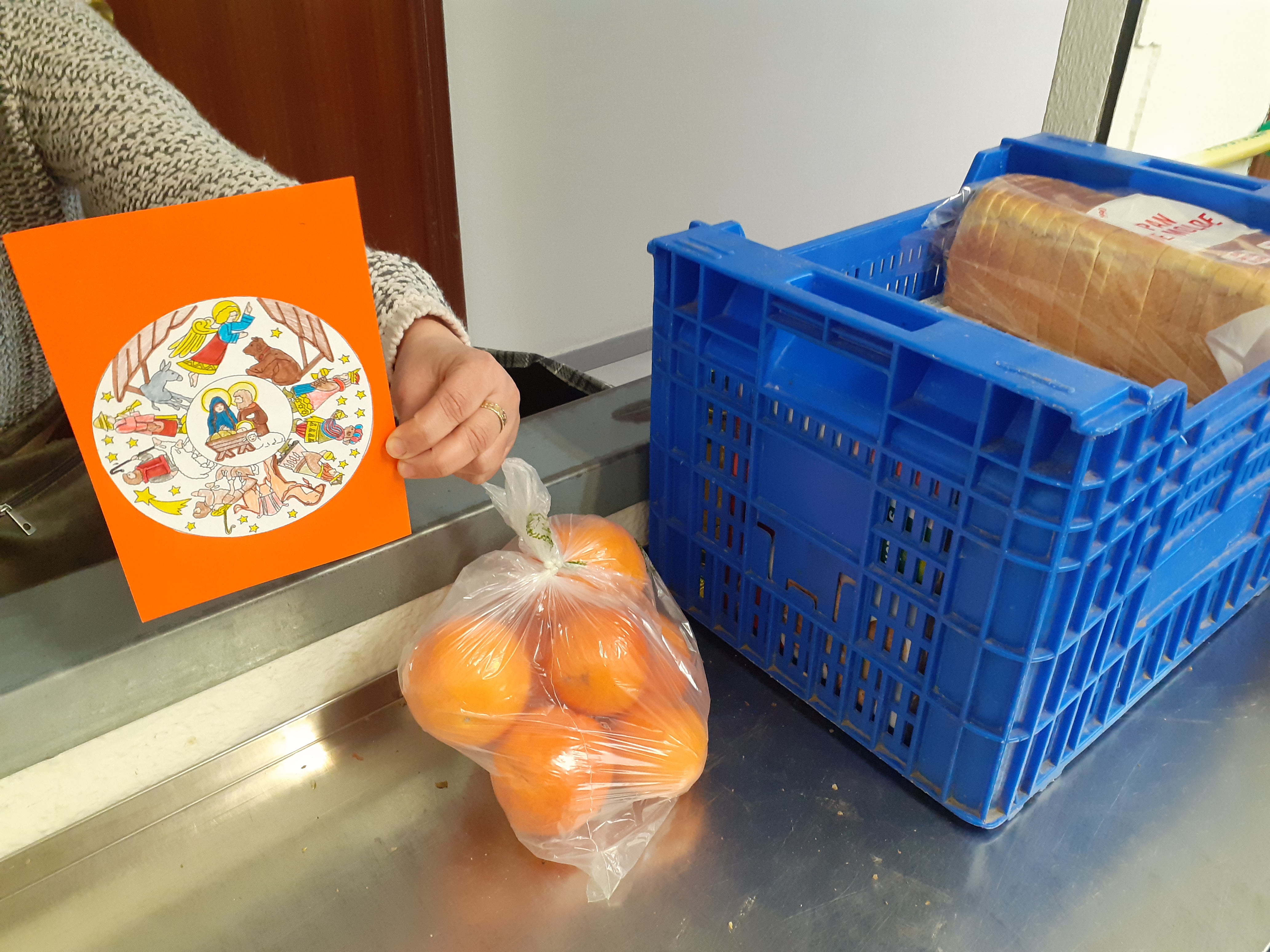 El alumnado del IES Santa Teresa de Jesús dona 1.220 kg de comida al punto de alimentos