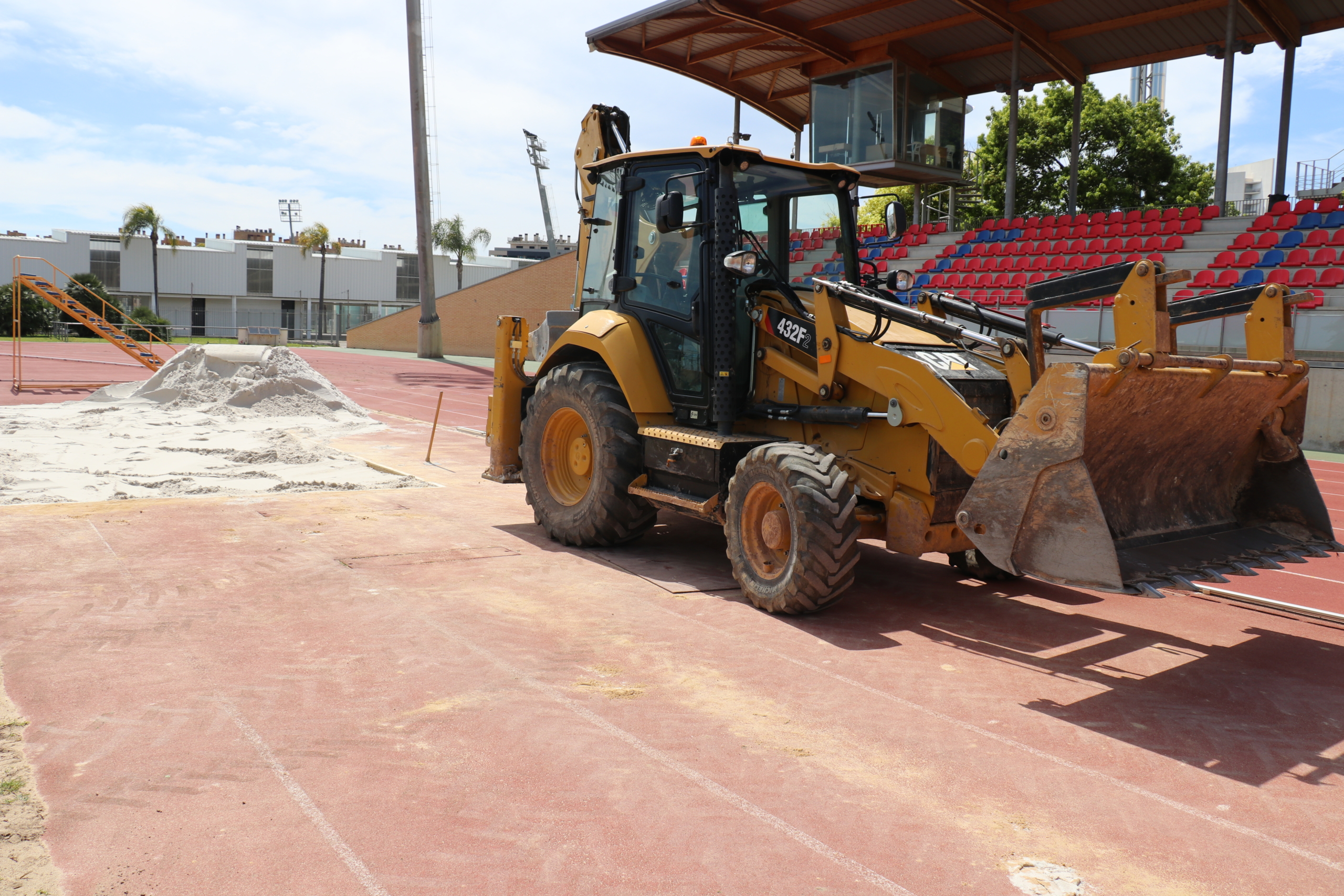 Torrent renueva los fosos de las instalaciones de Parc Central con arena de silice